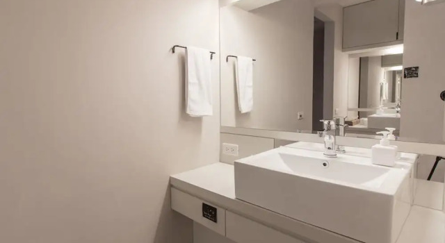 Кровать в общем номере c 1 комнатой Ho̍k House