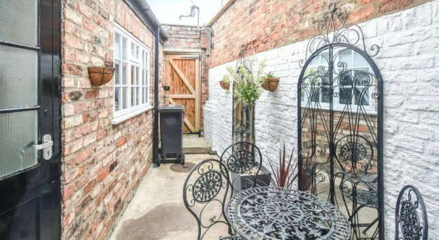 Holgate Manor Apartment