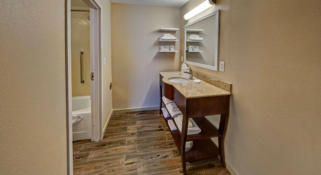 Двухместный люкс c 1 комнатой Hampton Inn Dunn