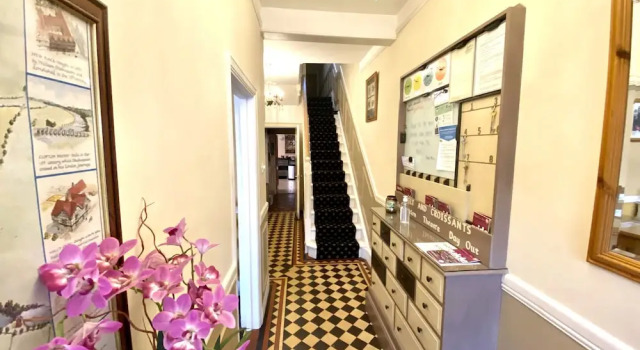 Quilt and Croissants Guest House, Забронировать Отель Стратфорд-апон-Эйвон Уорикшир, рядом с Shakespeare Institute - University of Birmingham