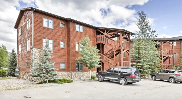 Апартаменты с 2 комнатами с балконом 7 Mi to National Park: Grand Lake Condo w/ Deck!