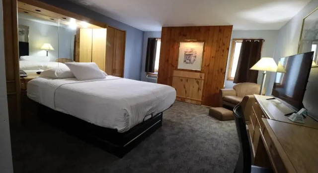Двухместный люкс c 1 комнатой с видом на озеро Travelodge by Wyndham Lincoln Near White Mountain