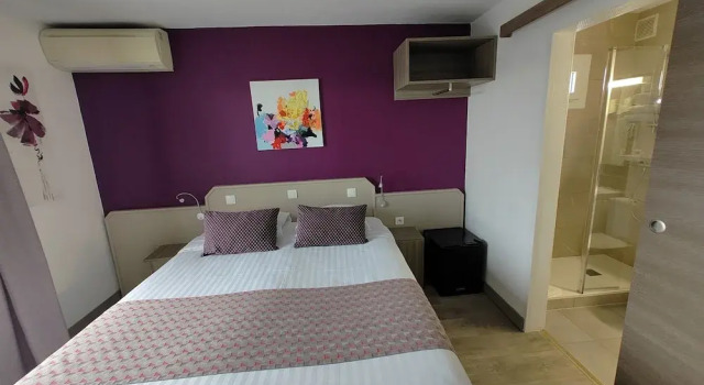 Двухместный номер Comfort с балконом и с видом на море Logis Hôtel Les Bleuets