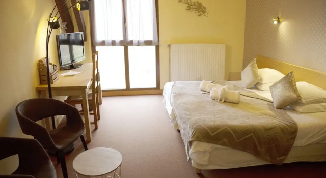 Двухместный номер Standard с красивым видом из окна Hotel De La Poste - Logis De France