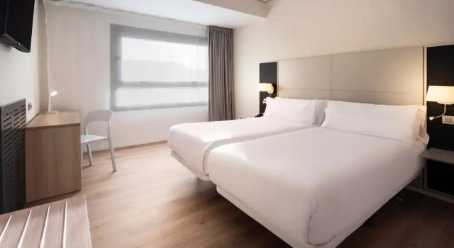 Standard Twin room B&B HOTEL Vitoria General Álava
