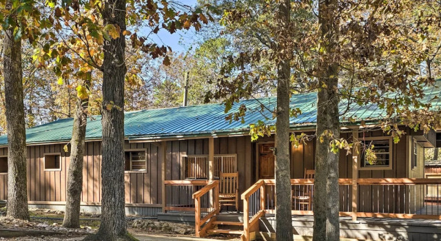 Коттедж Private Hot Tub & Deck! Cabin Near Broken Bow Lake