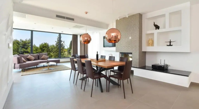 Luxury, seafront Villa Petra with heated pool only 50m from beach, Забронировать Вилла Виллы Окрестностей Сплита, Вилла