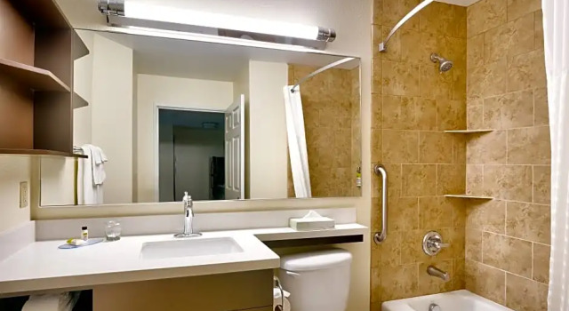 Четырёхместный люкс Candlewood Suites - Plano North by IHG