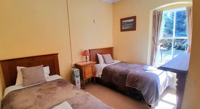 Peters Farm Lodge, Book Farm Stay Waipiata 