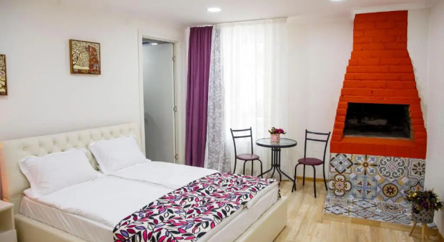 3 Rooms Hotel