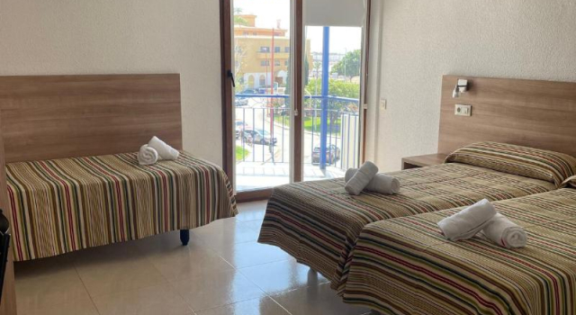 Трёхместный номер Standard Hotel Blason Junior