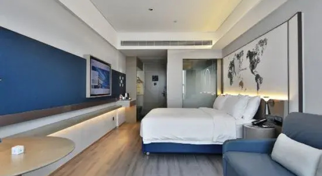 Люкс Premier Kyriad Hotel (Nanchang Xianghu Scenic Area Bada Shanren Subway Station)