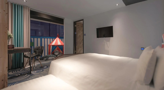 Номер Standard Calligraphy Greenway Hotel