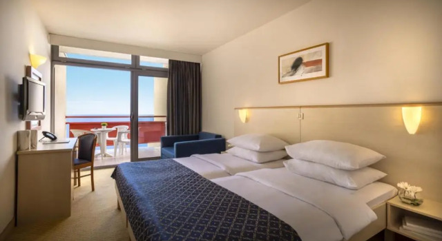 Трёхместный номер Superior с балконом и с видом на море Rubin Hotel
