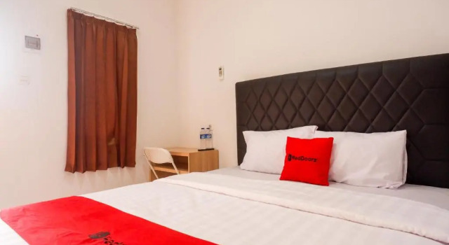 Suite RedDoorz near Kawasan Simpang Lima Area