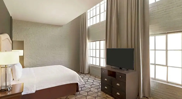 Двухместный люкс Hospitality c 1 комнатой Hampton Inn and Suites New Orleans Convention Center