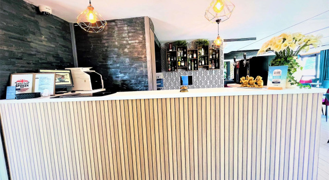 Hôtel Restaurant Kyriad de Péronne, Забронировать Отель Отели Соммы с завтраком, Завтраки