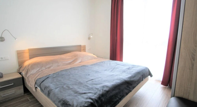 Contemporary Apartment With Ski Storage, Parking, Heating
