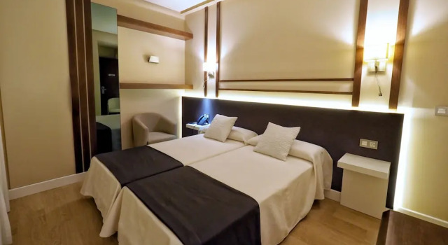 Трёхместный номер Deluxe с балконом Quinta Real Granada