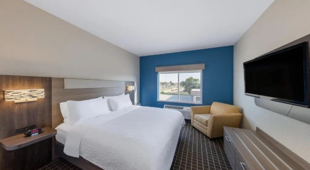 Люкс Holiday Inn Express & Suites Pittsburg by IHG