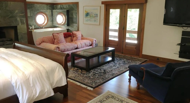 East Hampton Art House Bed & Breakfast, Забронировать Отель Ист-Хэмптон The Hamptons