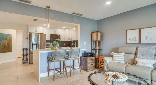 3 Mi to Beach! Creekfront Family Home w/ Fire Pit, Book Feriehus Villaer i Florida, Villa