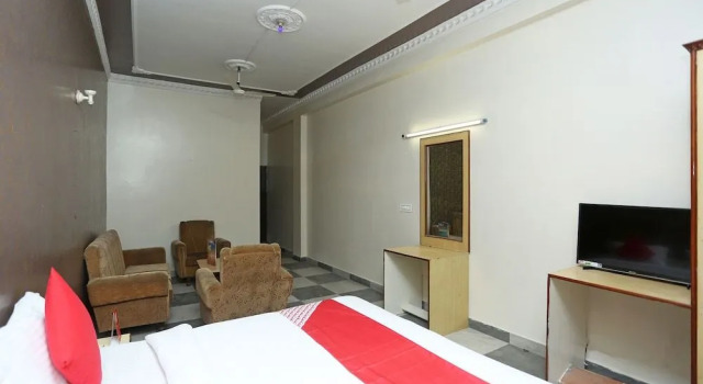 OYO 16906 Hotel Balsons, Book Hotel Hoteller i Punjab med parkering, Parkering