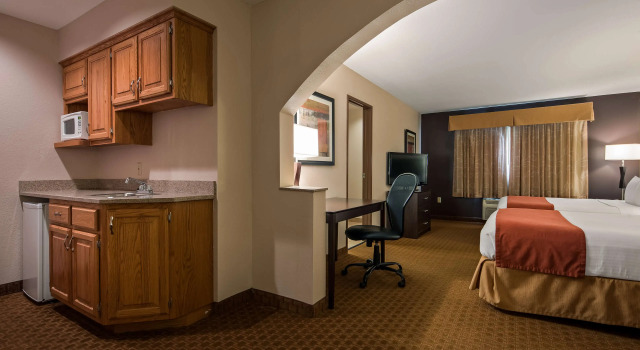 Четырёхместный люкс Best Western Flora Inn