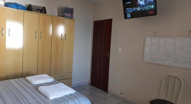 casa a 5 minutos do aeroporto e Univida
