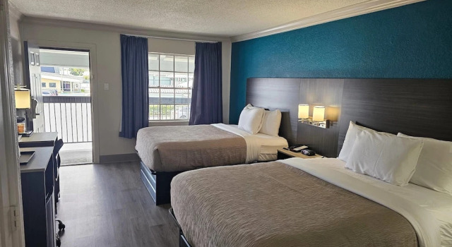 Четырёхместный номер Standard Quality Inn & Suites