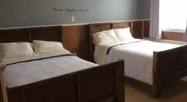 Genevieve Bay Inn, Book Hotel Pond Cove 