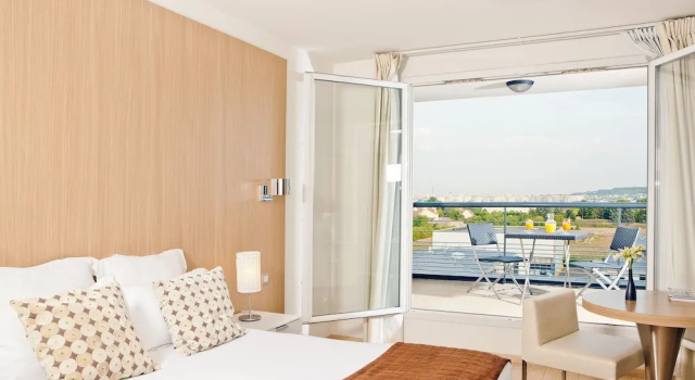 Двухместная студия с балконом Residhome Carrières La Défense