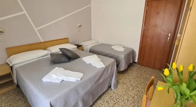 Трёхместный номер Standard Hotel Astoria