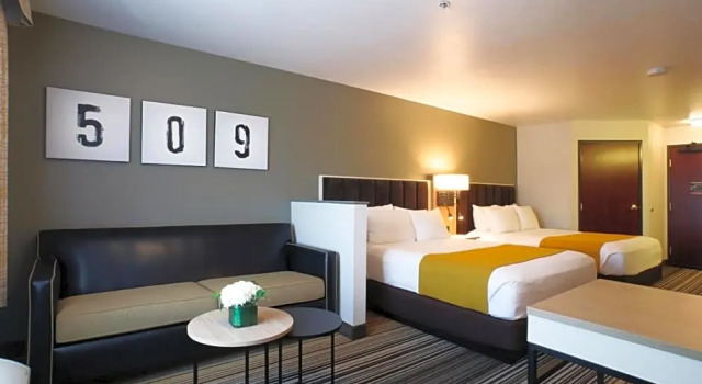 Семейный люкс Oxford Suites Spokane Valley