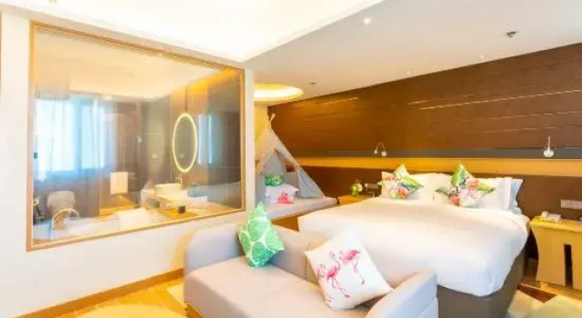 Семейный люкс Deluxe с 2 комнатами Flamingo Harbour Hotel