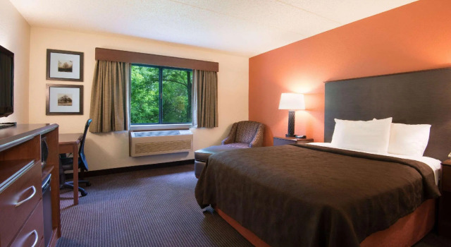 Двухместный номер AmericInn by Wyndham Minocqua