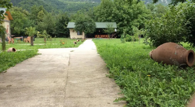 Taripiri, Rezervasyon Otel Ambrolauri otoparklı oteller, Otopark