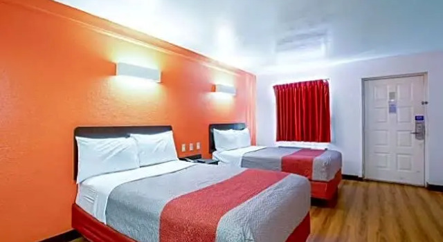 Четырёхместный номер Standard Days Inn & Suites by Wyndham Texas City - Galveston Area