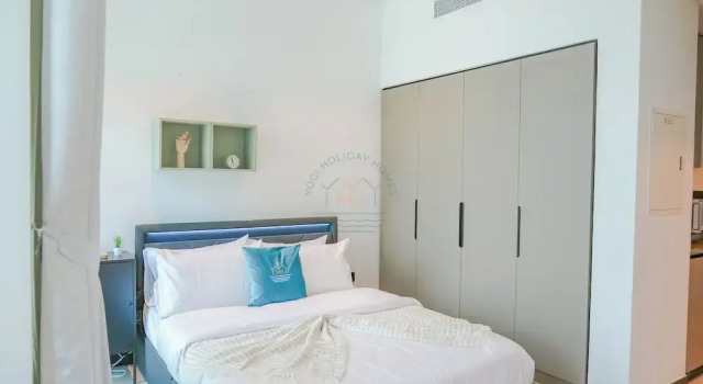 Urban Skyline City Comfort Studio