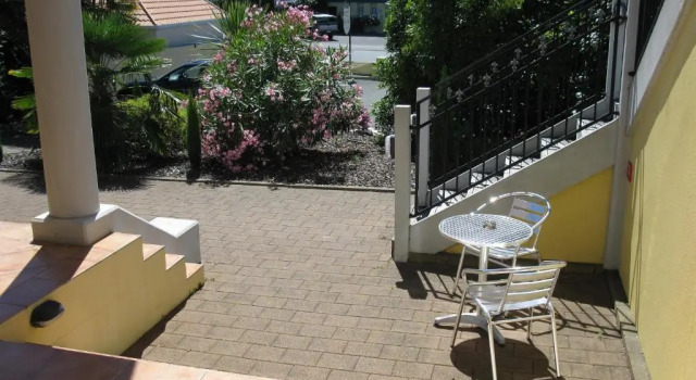 Апартаменты Цокольный этаж c 1 комнатой Beachside Villas Motel