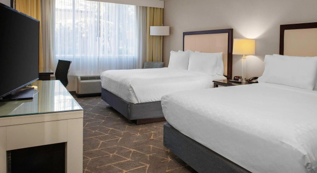 Четырёхместный номер Standard Holiday Inn & Suites Boston Peabody by IHG