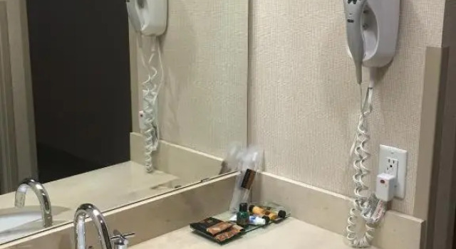 Номер Executive St. Albert Inn & Suites