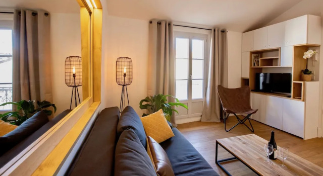 Home Chic Home - Cosy Historical Center - Corum, Забронировать Отель Отели Монпелье 3 звезды, рядом с Торговая палата Hôtel Saint-Côme, 3*
