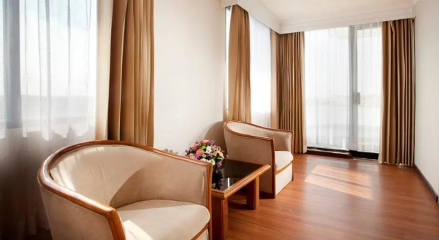 Полулюкс Grand Hotel De Djokja