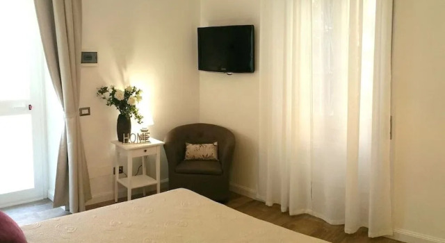 GARDEN HOUSE - Luxury Guest House - Overnight Stay Only, Buchen Sie Pension Monte Sacro Rom, in der Nähe von Jonio