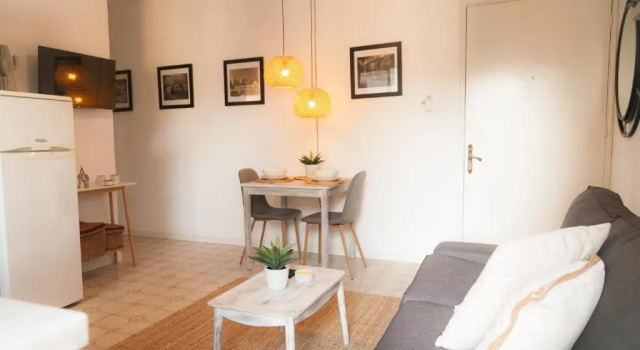 Апартаменты Rhodes Backpackers Boutique Hostel and Apartments