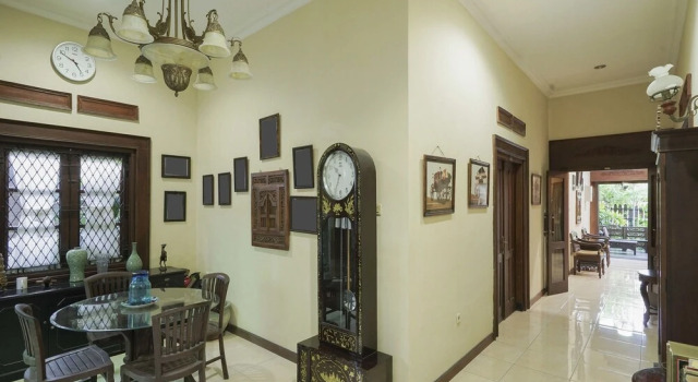 Ndalem Maharani by OYO Rooms, Book Hotel Hoteller i Kraton med parkering, Parkering