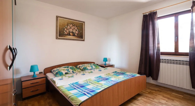 Семейные апартаменты с балконом и с видом на сад Apartments Villa Irena