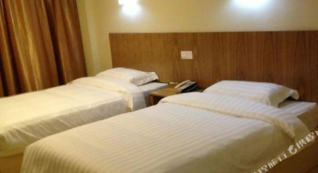 Fuerte Chain Hotel Guangde Xinjinjiang, Book Hotel Hoteller i Guangde med parkering, Parkering