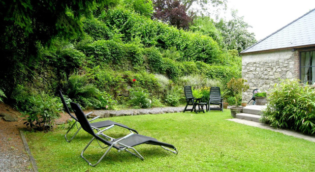 Коттедж Charming Cottage in Anseremme With Fenced Garden